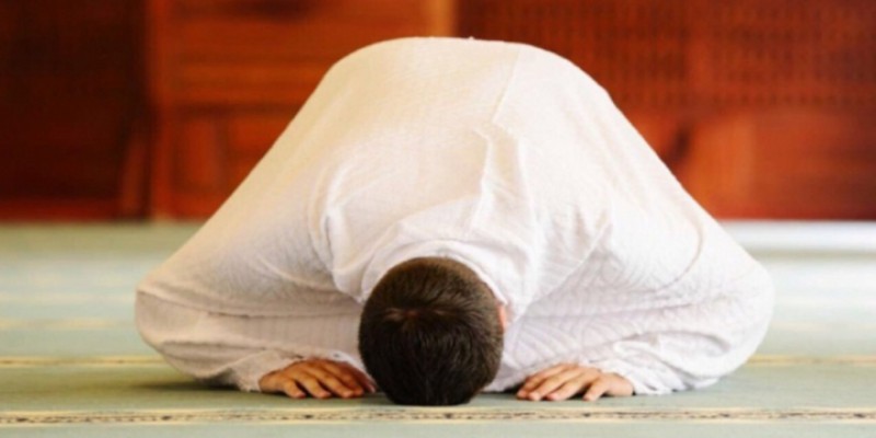 اگر یک سجده در نماز فراموش بشه حکم چیه ؟